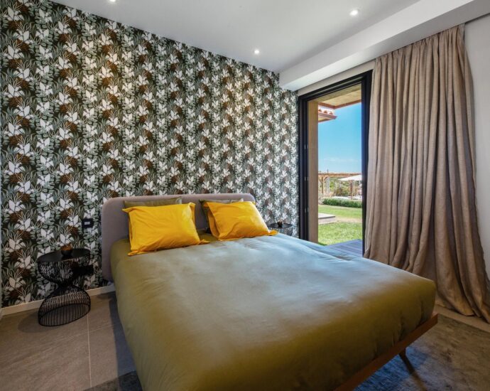 Bonifacio, 6 bedroom villa, panoramic sea view, swimming pool, close to the beach