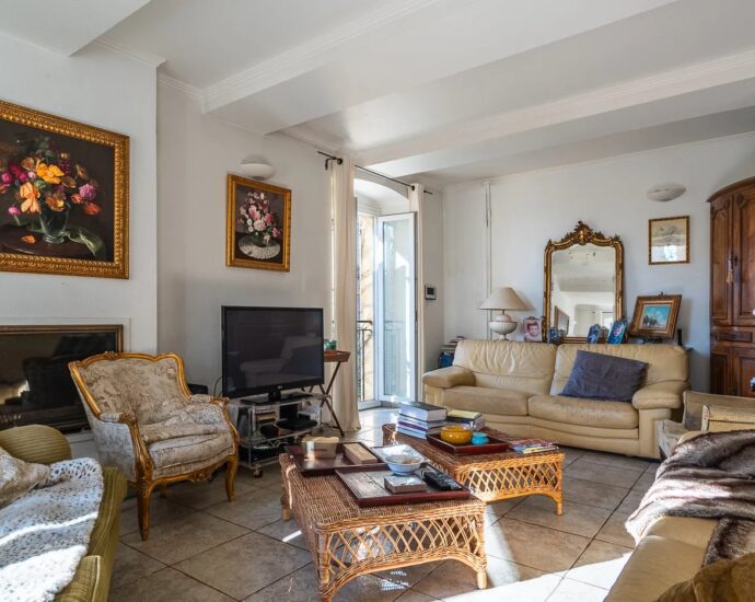 Bastia, centre-ville, maison de maître, 5 chambres, piscine, proche plage