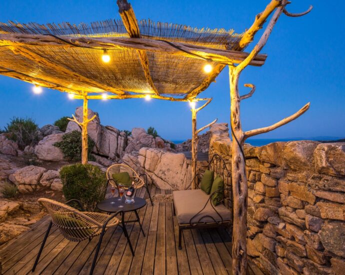 Bonifacio, 6 bedroom villa, panoramic sea view, swimming pool, close to the beach