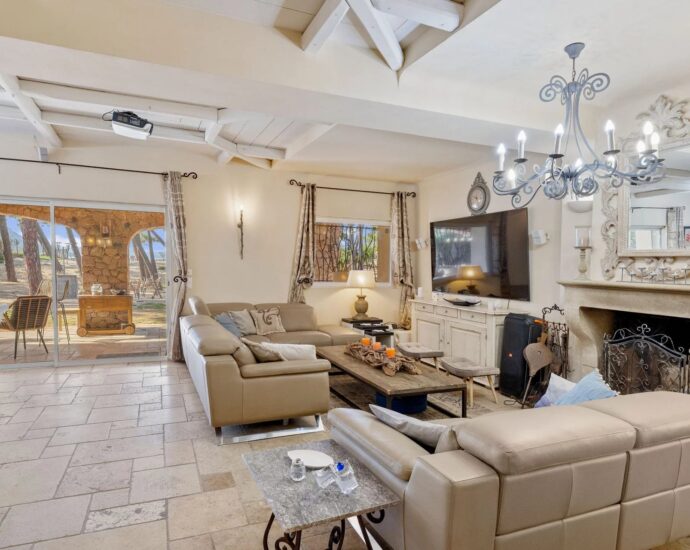 Exceptional, in the Cala Rossa area, 2 semi-detached villas, waterfront