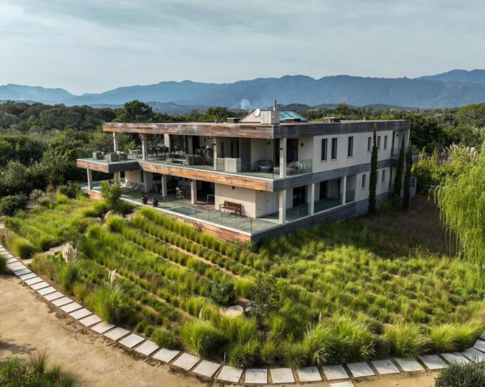 Porto Vecchio, Cala Rossa, 7 bedrooms villa, Pool, close to the beach, Sea views