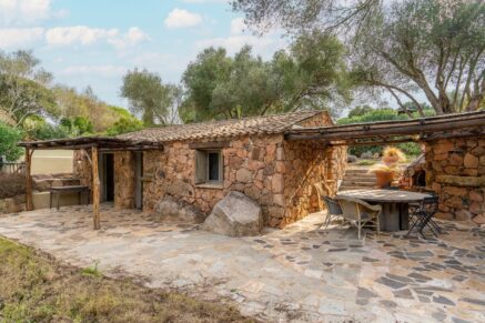 Porto-Vecchio, Piccovaggia, bergerie avec piscine à débordement, 4 chambres, vue dégagée, proche plage de Palombaggia