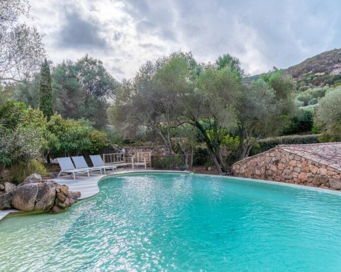 Porto-Vecchio, Piccovaggia, Stone villa with infinity pool, 4 bedrooms, open views, near Palombaggia beach