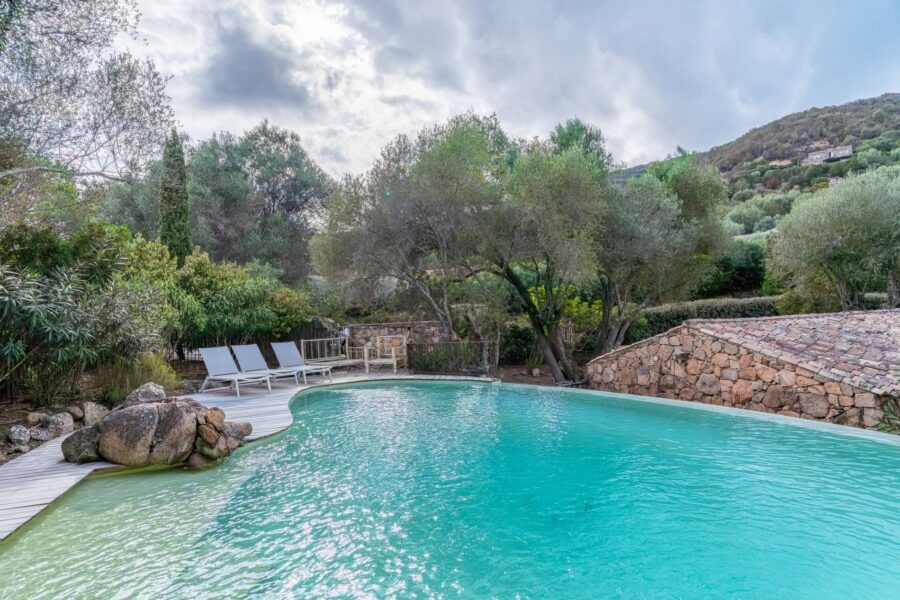 Porto-Vecchio, Piccovaggia, Stone villa with infinity pool, 4 bedrooms, open views, near Palombaggia beach