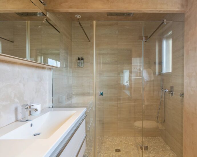 Porto-Vecchio, Marina Di Fiori, 7-Bedroom Villa, Pool, Sea View, Walking Distance to the Beach