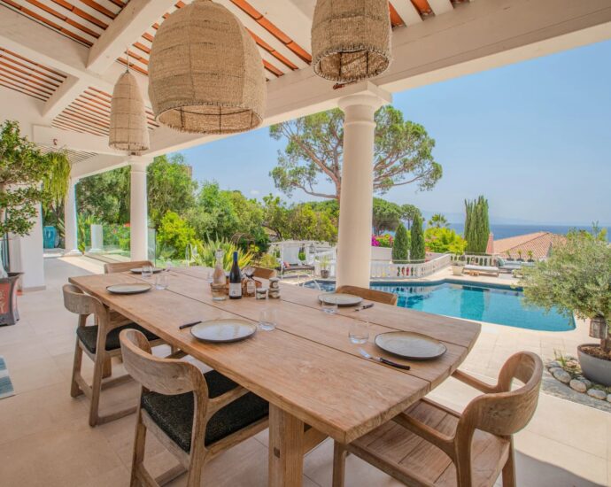 Ajaccio, Route des Sanguinaires, Villa vue mer, 5 chambres, Piscine, Plage à pied