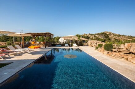 Bonifacio, 6 bedroom villa, panoramic sea view, swimming pool, close to the beach