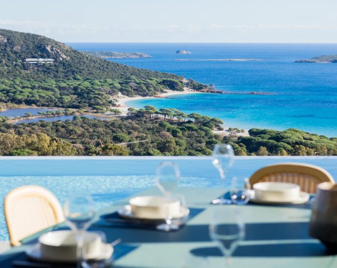 Porto-Vecchio, Palombaggia, villa 6 chambres, piscine, vue mer panoramique, proche plage