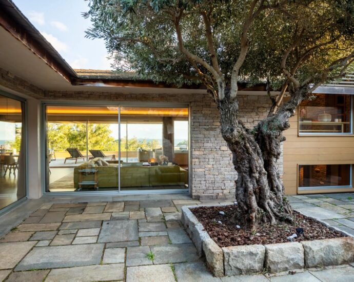 Palombaggia, 6 bedroom villa, swimming pool, sea view, close to the beach