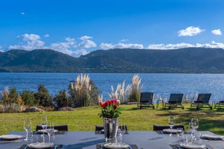 Porto-Vecchio, Marina Di Fiori, villa 7 chambres, pied dans l&rsquo;eau, piscine, vue mer, plage à pied