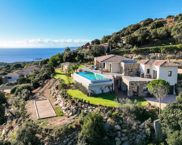 Palombaggia, 6 bedroom villa, swimming pool, panoramic sea view, close to the beach