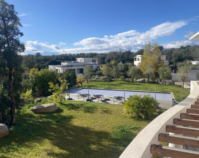 Porto-Vecchio, Arasu, Saint-Cyprien, villa d&rsquo;architecte, 7 chambres, piscine, plage à pieds