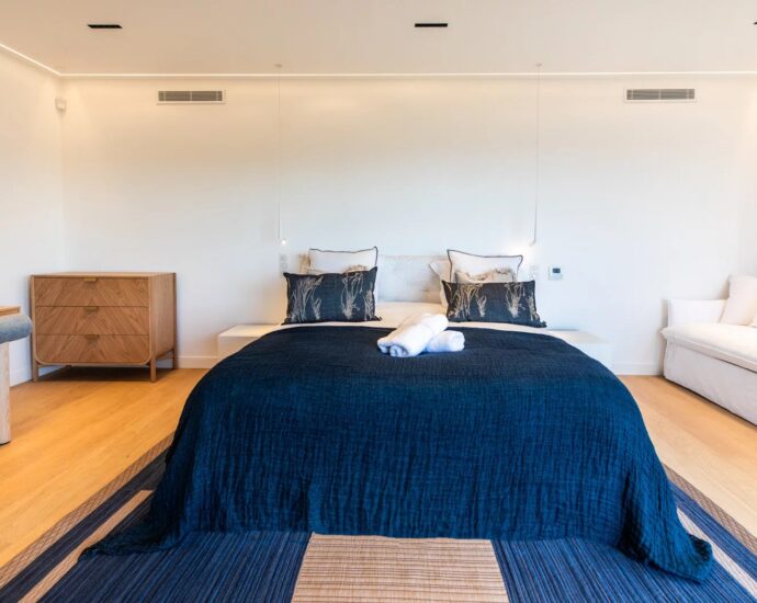 Palombaggia, 6 bedroom villa, swimming pool, panoramic sea view, close to the beach