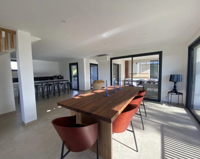 Porto-Vecchio, Arasu, Saint-Cyprien, villa d&rsquo;architecte, 7 chambres, piscine, plage à pieds