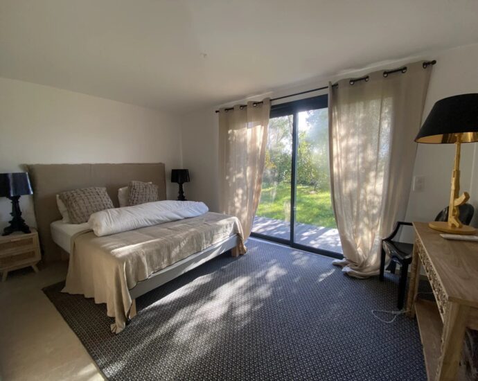 Porto-Vecchio, Arasu, Saint-Cyprien, villa d&rsquo;architecte, 7 chambres, piscine, plage à pieds