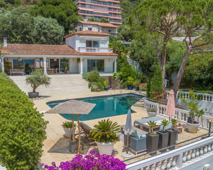 Ajaccio, Route des Sanguinaires, Villa vue mer, 5 chambres, Piscine, Plage à pied