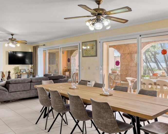 Exceptional, in the Cala Rossa area, 2 semi-detached villas, waterfront