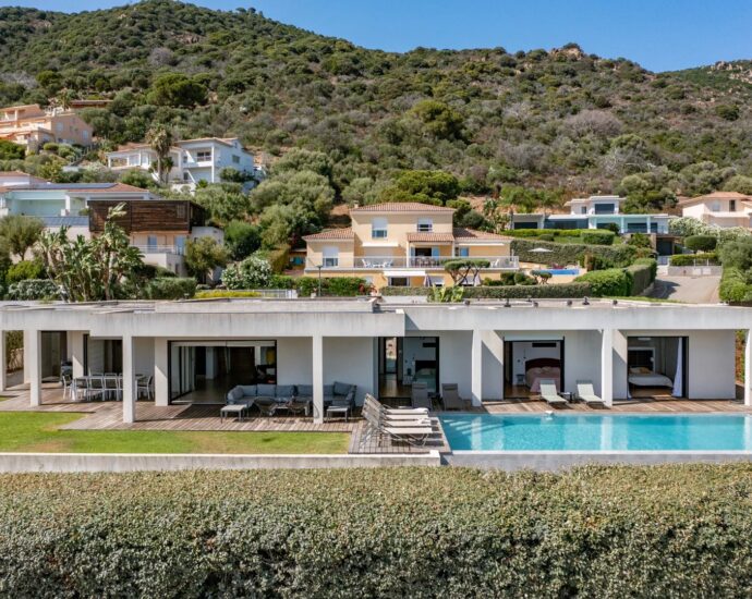 Ajaccio, Route des Sanguinaires, Villa vue mer, 5 Chambres, Piscine, proche plage