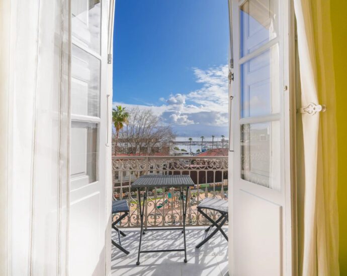 Exclusivité, Ajaccio, Centre-ville, Appartement, 2 chambres, 2 balcons, vue mer, plage à pied