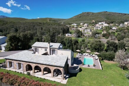 Cap Corse, Sisco, Villa vue montagnes, 5 chambres, piscine, proche plage