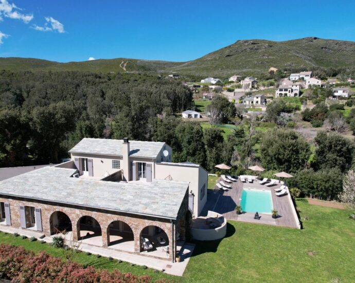 Cap Corse, Sisco, Villa vue montagnes, 5 chambres, piscine, proche plage