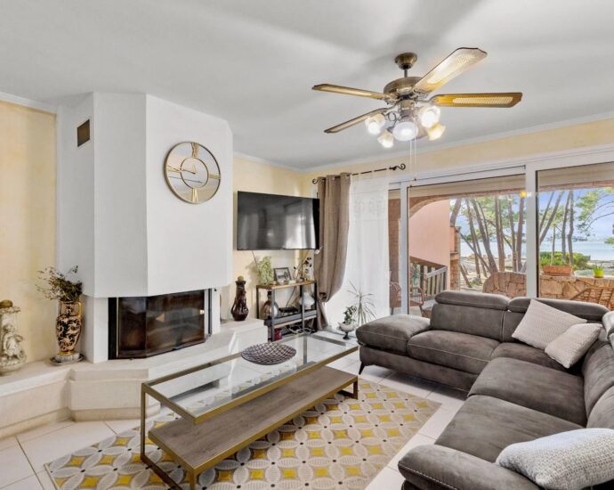 Exceptional, in the Cala Rossa area, 2 semi-detached villas, waterfront