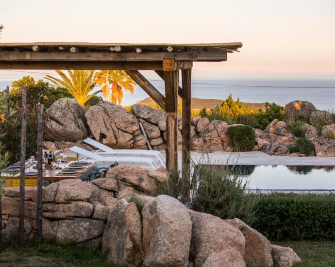 Bonifacio, 6 bedroom villa, panoramic sea view, swimming pool, close to the beach