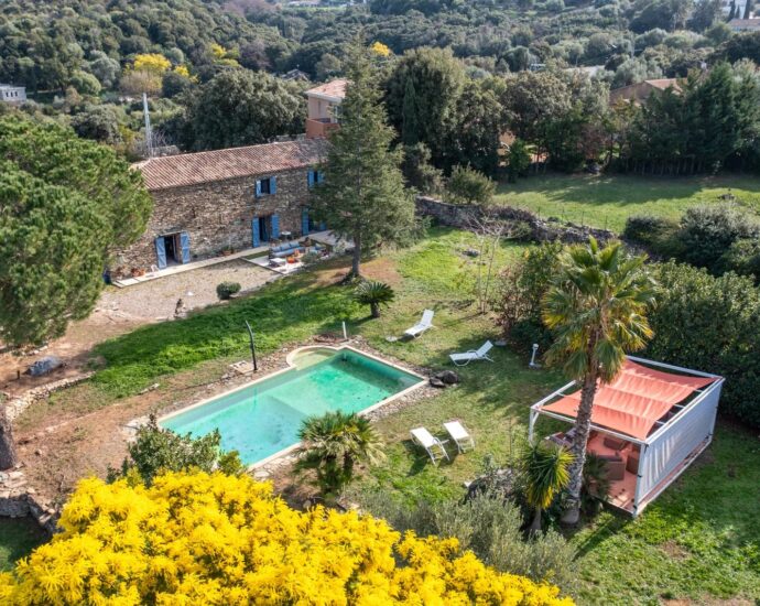 Exclusive, Saint-Florent, stone villa, 5 bedrooms, wooded grounds with swimming pool, close to the beach
