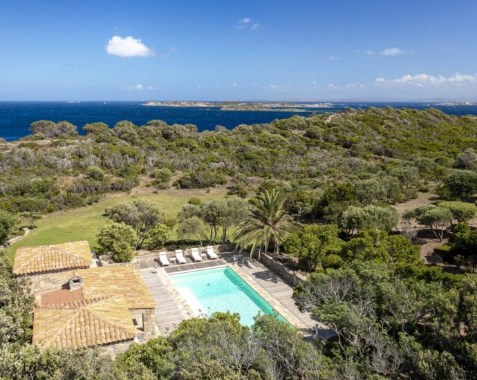 Bonifacio, Piantarella,  Propriété vue mer panoramique, 5 chambres, piscine chauffée et proche plage