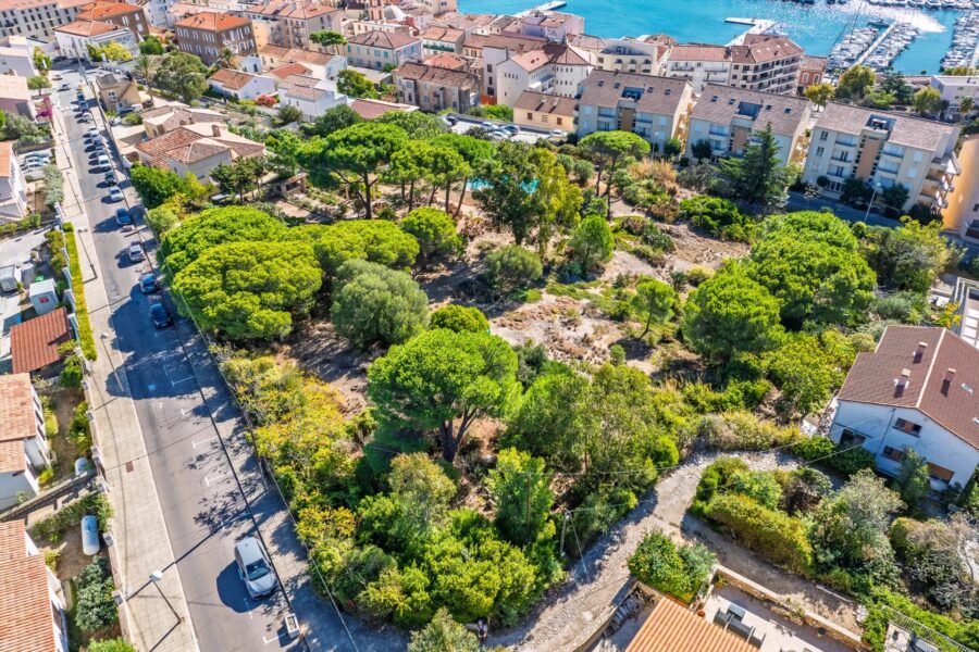 Calvi, Buildable Land with Sea View, Valid Building Permit, Close to Beach and Town Center
