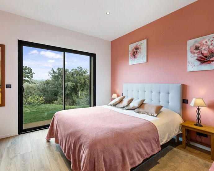 Porto-Vecchio, Contemporary villa, 4 bedrooms, swimming pool, near the beach of Santa Giulia