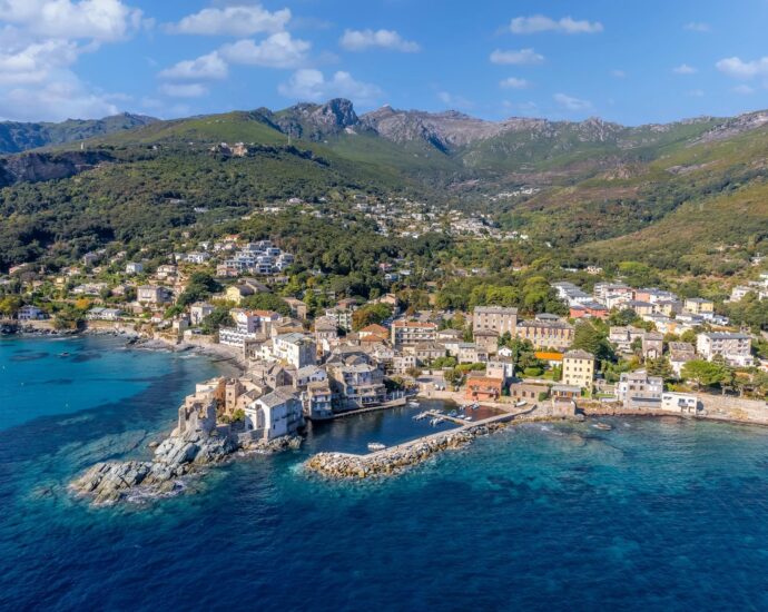Bastia, centre-ville, maison de maître, 5 chambres, piscine, proche plage