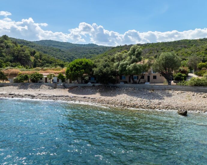 OFF MARKET, Exclusivité, Pied dans l&rsquo;eau, Vue mer