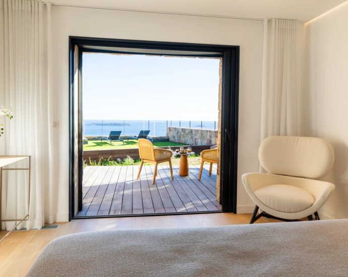 Palombaggia, 6 bedroom villa, swimming pool, panoramic sea view, close to the beach