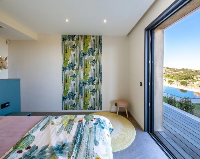 Bonifacio, 6 bedroom villa, panoramic sea view, swimming pool, close to the beach