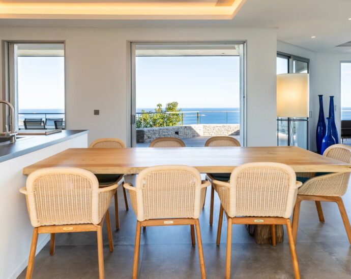 Palombaggia, villa 7 bedrooms, service room, swimming pool, panoramic sea view, beach on foot