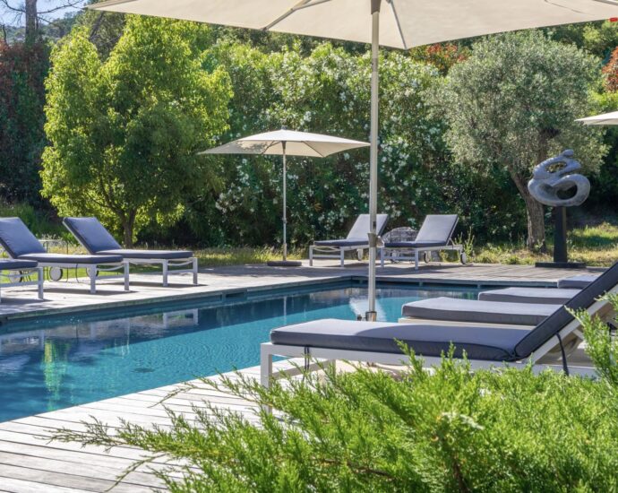 Pinarello, Villa contemporaine 5 chambres avec piscine et vue mer, au cœur du maquis