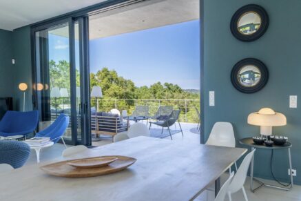 Pinarello, Villa contemporaine 5 chambres avec piscine et vue mer, au cœur du maquis