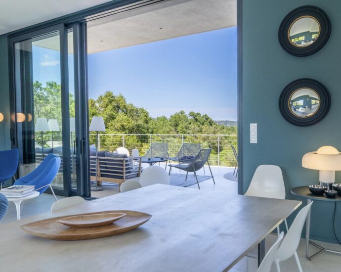 Pinarello, Villa contemporaine 5 chambres avec piscine et vue mer, au cœur du maquis