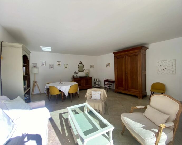 Lumio, Single-Story Villa, 4 Bedrooms, Annex, Pool, Mountain Views, Beach within Walking Distance