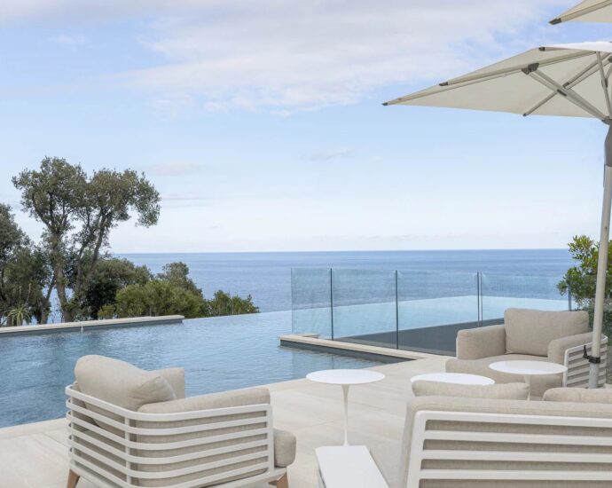 Favone, Villa, Vue mer panoramique, 7 chambres, proche plage, piscine, Cinéma, Salle de sport, Sauna, Hammam, Salle d&rsquo;arcade, Terrain de pétanque