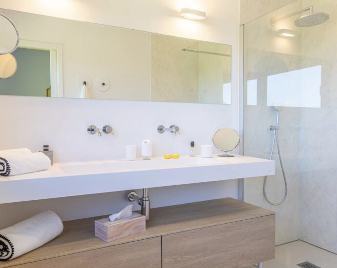 Pinarello, Villa contemporaine 5 chambres avec piscine et vue mer, au cœur du maquis