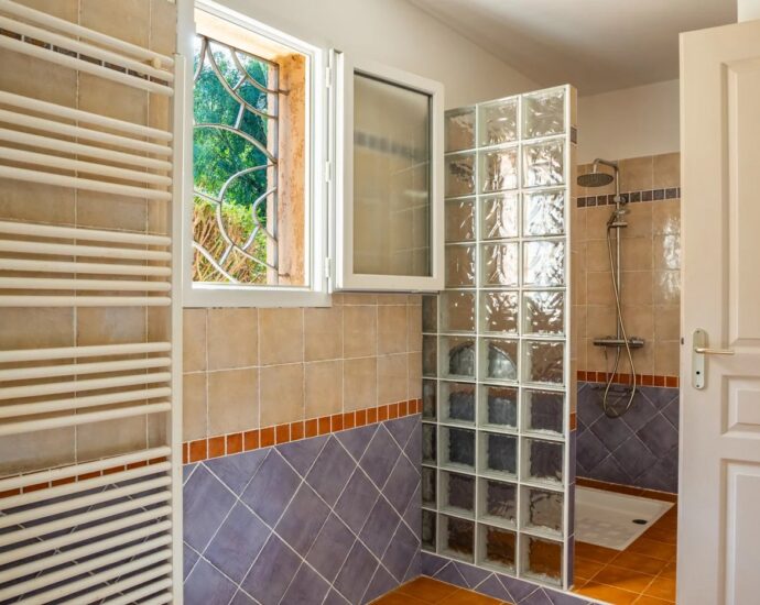 Exclusivité, Corbara, Marine de Davia, villa 4 chambres, piscine, vue mer panoramique, plage à pied