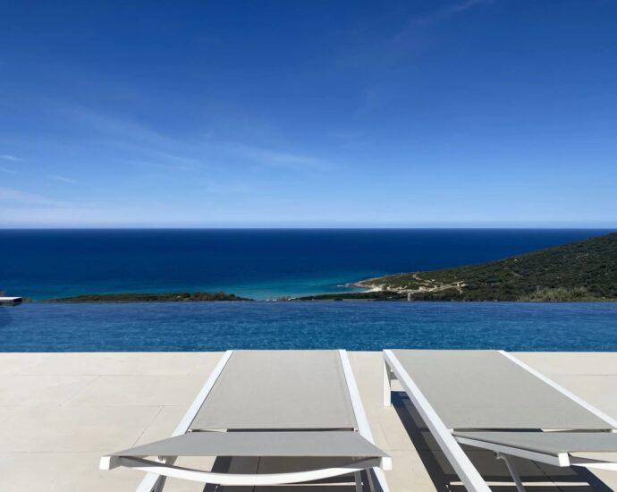 Corbara, villa 4 chambres, piscine à débordement, vue mer imprenable, proche plage