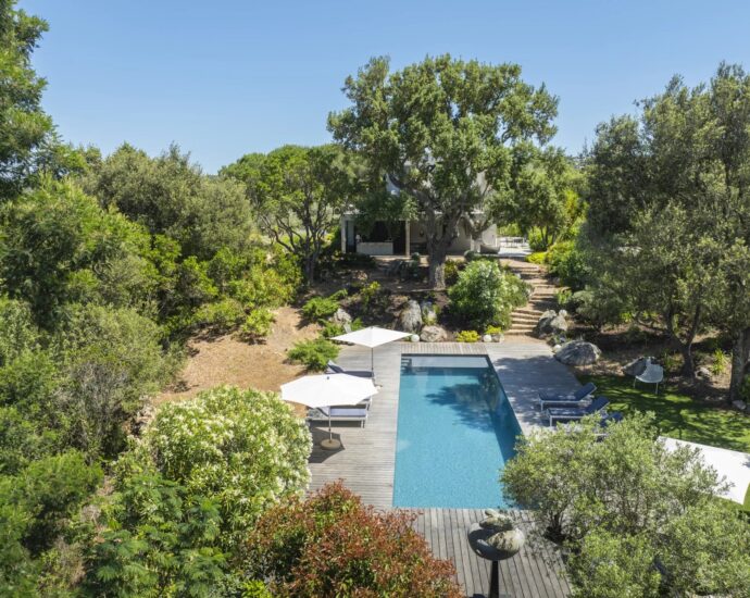 Pinarello, Villa contemporaine 5 chambres avec piscine et vue mer, au cœur du maquis