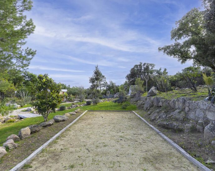 Favone, Villa, Vue mer panoramique, 7 chambres, proche plage, piscine, Cinéma, Salle de sport, Sauna, Hammam, Salle d&rsquo;arcade, Terrain de pétanque