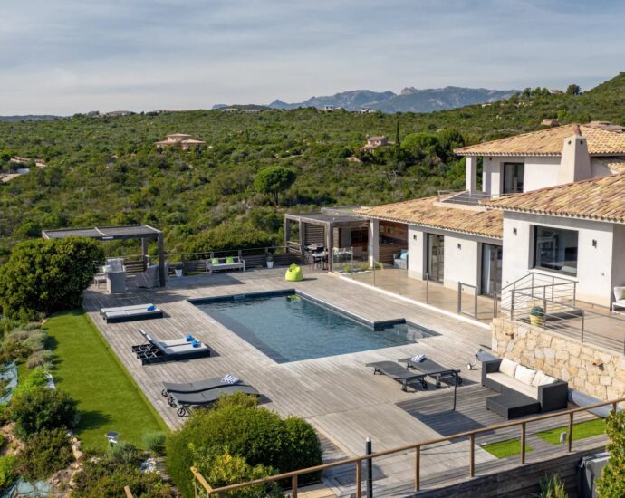 Porto vecchio, Palombaggia, villa 5 bedrooms, sea view, pool and nearby the beach,