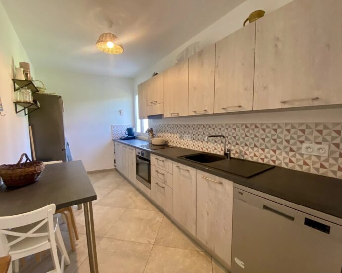 Lumio, Single-Story Villa, 4 Bedrooms, Annex, Pool, Mountain Views, Beach within Walking Distance