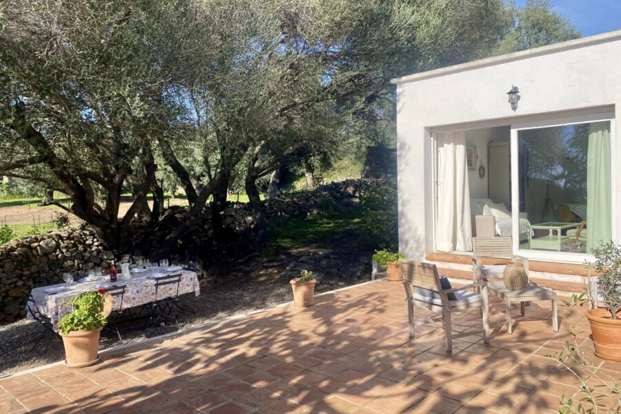 Lumio, Single-Story Villa, 4 Bedrooms, Annex, Pool, Mountain Views, Beach within Walking Distance