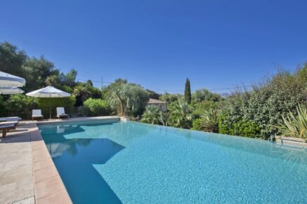 Lumio, 5-bedroom villa, sea and mountain views, swimming pool, close to beaches.